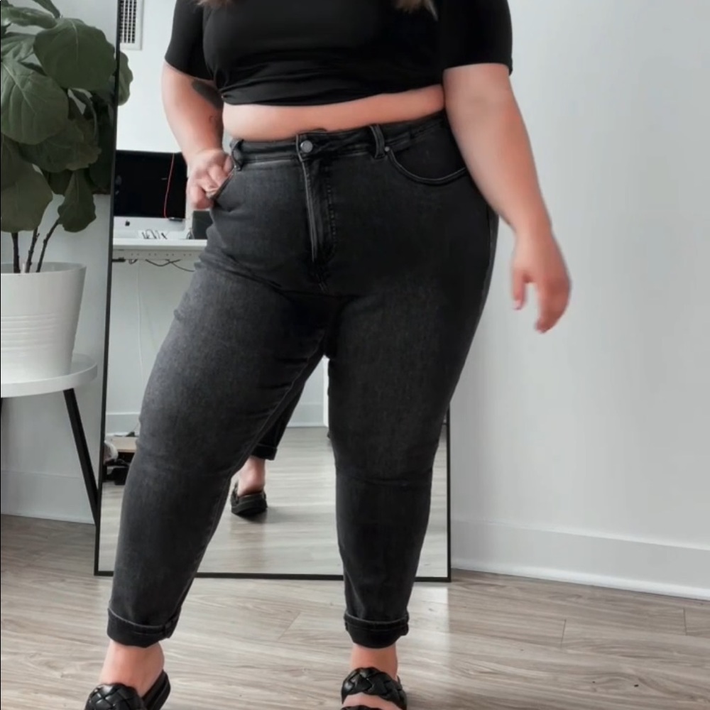 Universal Standard Mom/Straight Leg Jeans